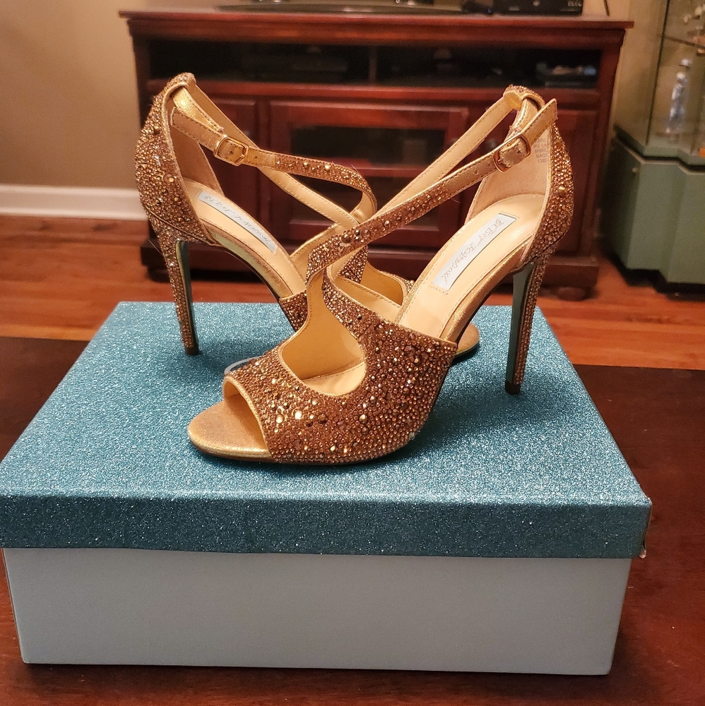 Betsey Johnson Gold Sb-sage Heeled Sandal Size 7.5